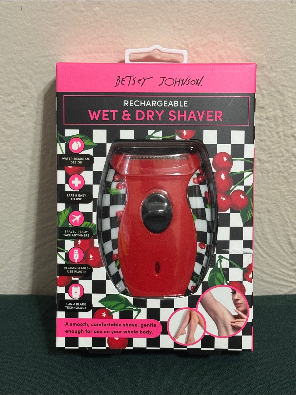 Betsey Johnson Red Rechargeable Wet & Dry Shaver